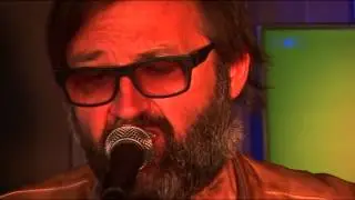 Bettes - Love Is A Stranger