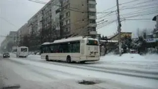 Circulatia troleibuzelor perturbata de maxi-tasi-urile care opresc neregulamentar in statiile RATB