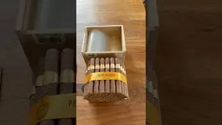 Unboxing Por Larranaga Petit Corona #zigarren #aficionados #cigarshow #unboxing #cigars