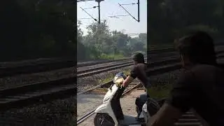 TRAIN KA HUA ACCIDENT 😱😱😱😨😰😨😰SOCHA NABI THA #train #fasttrains