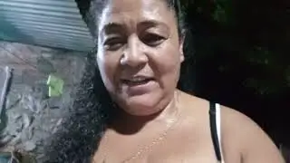 Mary tratando de hacer un ejercicio