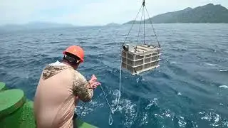25-3VN Conducts Dive Operations