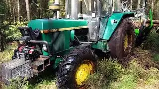 John Deere 3130 próba zrywki w mokrym lesie