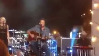 Blake Shelton's 'My Eyes' featuring Gwen Sebastian at CMA festival.