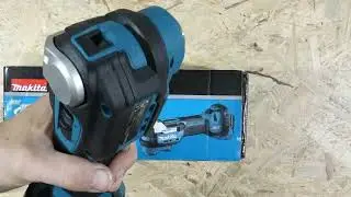 Oscilační bruska Makita DTM 52 a další věci z balíčku.