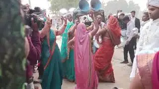देखिए दोस्तों गांव देहात में देसी डांस