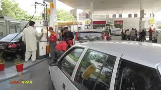 Lahore City, Lines At Petrol Station For CNG, Model Town Link Road | Model Town Morr