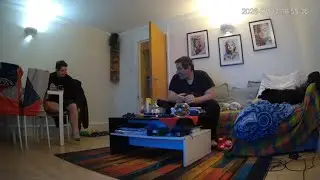 🔴 24/7 LIVE: Italian Couple in London - Real Life [LIVING ROOM 🛋️] - MiGIPepeVibes - Cam 1