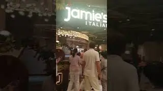 Jamie's Oliver Italian Restaurant crowd in Dubai Mall #dubaiclips #ytshorts #dubai #burjkhalifa
