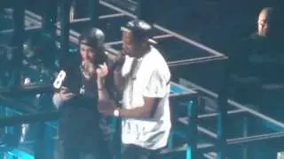 EXCLUSIVE SHIT LIVE! JAY-Z - KISS CRAZY GIRL ON THE CHEEK @ LANXESS ARENA  K&Ouml;LN / GERMANY