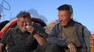 靠天吃饭有多难？兄弟俩干了一天农活后，直呼种地真难啊！