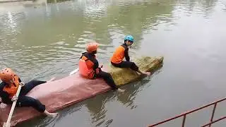 Perahu dari 56 Galon Bekas