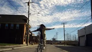 Peachcurls - Thursday Off [Music Video]