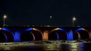 Pont de Loire illumin&eacute; &agrave; Nevers : les couleurs de l&rsquo;USON Rugby en spectacle nocturne