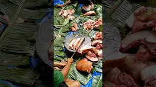 Village style pork cutting. pork meat cutting. pork ribs cutting. sungur Ko masu katai #porkcutting