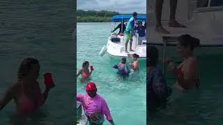 Playa Los Juanes.  Edo.Falcon Venezuela Parque Nacional Morrocoy