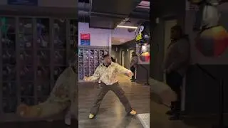 MAINO SHOWS HIS HAND SKILLS ..🥊
