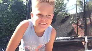 100 waterballonen op de trampoline