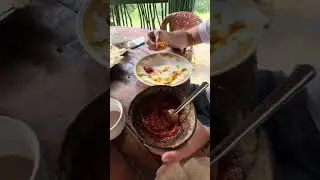 &Icirc;n Sri Lanka măn&acirc;nci bine și ieftin.