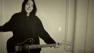Fr&aring;n ett rum - Irrbloss (Officiell Musikvideo)