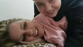 Me namora, vim aqui pra te dizer...me namora?