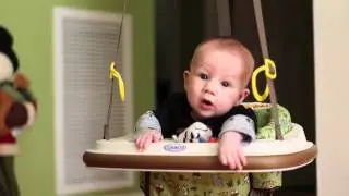 Oliver bounces in Graco Bumper Jumper (part 2)