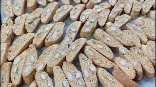 Cantuccini eine Spezialität aus der Toskana.Serviert mit einem Kaffee oder einem Vin Santo. # 166