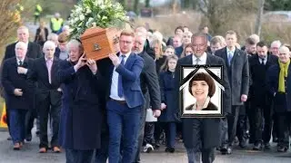 Mireille Mathieu est d&eacute;c&eacute;d&eacute;e chez elle &agrave; l'&acirc;ge de 78 ans : ils sont venus lui dire un dernier adieu.