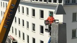 Obelisk in Kassel: Der Aufbau im Zeitraffer - Neuer Standort Treppenstra&szlig;e