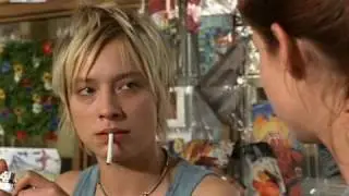 Sandra Borgmann raucht smokes