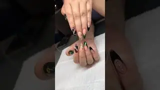 Green nails #greennails #greennails#u&ntilde;asverdes💚 #ombrenails #u&ntilde;asombre #nailart #bloominggelnails