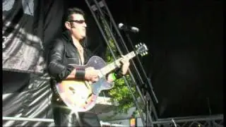 Elvis Shmelvis singing Heartbreak Hotel at Romfest
