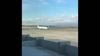 Virgin Australia 737-800 landing in Launceston and parking airport view