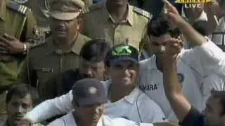 INDIAN CRICKET TEAM RIDING IN A SINGLE CAR