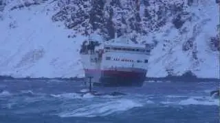 M/S Vesterålen hadde problem å komme t il kai  i Honningsvåg.idag
