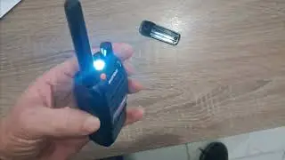 Baofeng E-88 ekranlı lisanssız el telsiz.