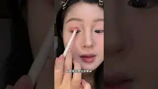 When visiting relatives during the Spring Festival apply this round and plump makeup that