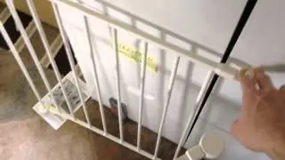 NorthStates Superyard Plastic baby gate vs kidco metal Review. UPDATE: winner: Superyard metal