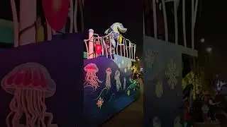 Parade in Sea World during Christmas #magical 