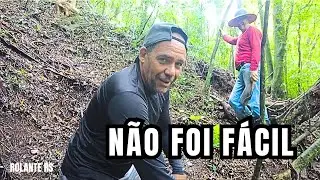 RAPEL COM CIPÓ, UM CACHORRO E TRÊS HOMENS. 