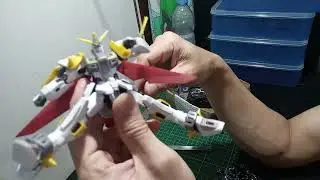 UNBOXING Bandai HG Justice Knight Assembled