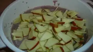 Шарлотта с джемом в мультиварке