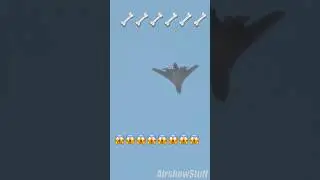 B-1 Bomber Does INSANE Barrel Roll Over Beach Crowd 😱 | You&rsquo;ve NEVER Seen This Before! #AirPower