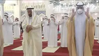 حاكم الشارقة يؤدي صلاة عيد الأضحى المبارك بمسجد الشارقة