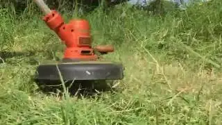 Weed eater cutting grass - HD - Video sound effects