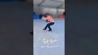 Simple sit pirouette (left forward away) ⛸️ // @ElBriCy73 #skating #figureskating #iceskating