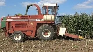 Mais hakselen en inkuilen bij Klunder met Hesston 7720 en New Holland 8160 (deel 1/3) (2018)