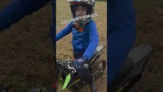 У Surron Hyper Bee есть гудок! (Детский электрический мотоцикл 65 куб. см)