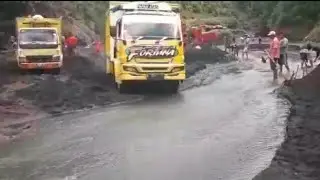 Ada Truk Yang SELIP, Aktivitas Di Tambang Pasir Sungai Blubuk Lereng Semeru #truck
