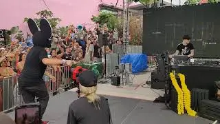 deadmau5 wears fan DOTD mau5head Miami
